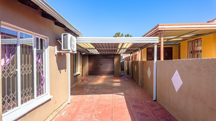 To Let 5 Bedroom Property for Rent in Tlhabane North West